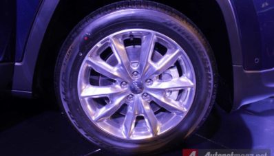 Jeep Cherokee Terbaru Diluncurkan di Indonesia Jeep Cherokee Terbaru Diluncurkan di Indonesia