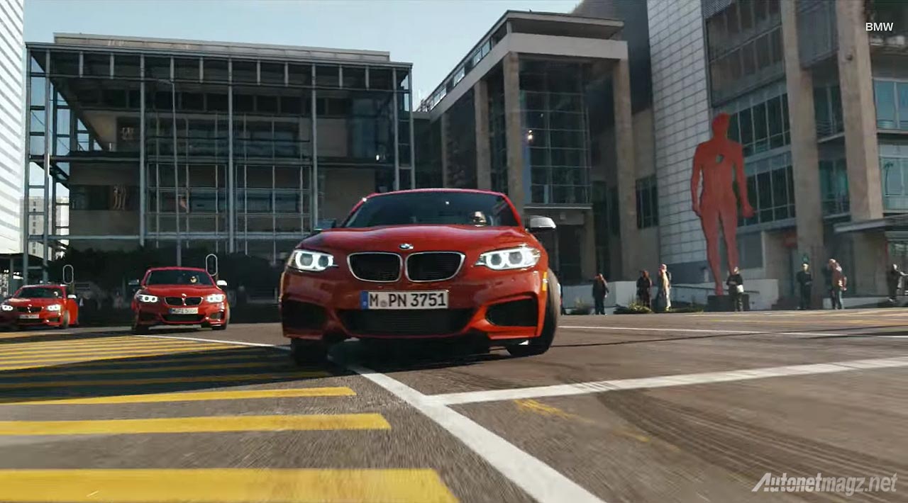 BMW, Wallpaper-BMW-M235i-drifting-ngedrift-drift: BMW M235i Ngedrift Rame-rame di Jalan