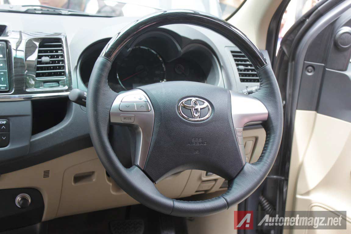 Mobil Baru, Wooden-Steering-Toyota-Fortuner: Toyota Fortuner Diesel 4×4 Hadir di Indonesia