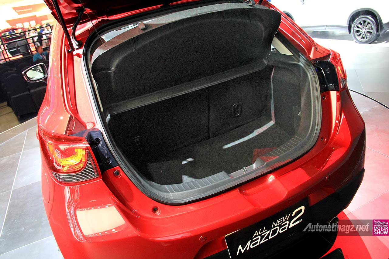 IIMS 2014, Bagasi ruang Mazda2 baru 2015 SkyActiv: [Exclusive] First Impression Review Mazda 2 SkyActiv 2015 Indonesia [with Video]