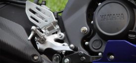 Ngebut naik motor sport Yamaha YZF-R15