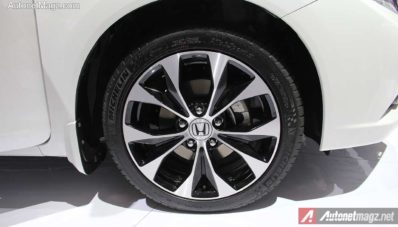 Honda Civic Facelift 2014 Diluncurkan di IIMS 2014