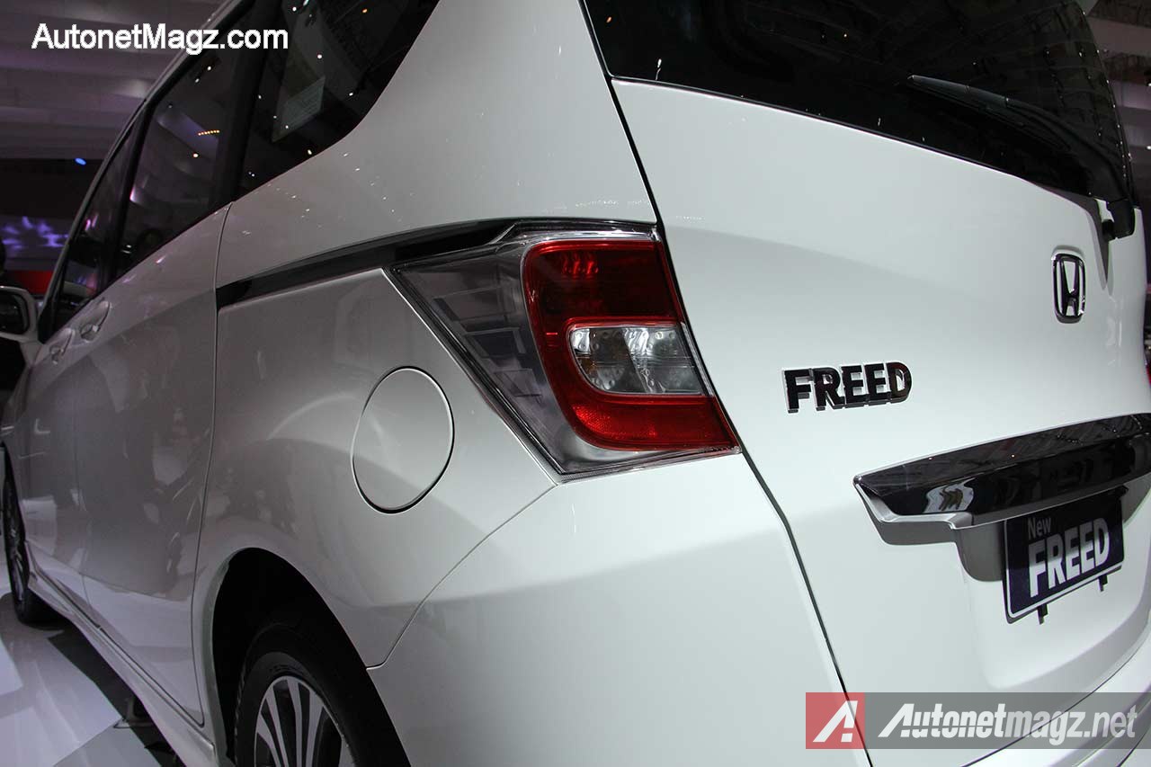 Honda, Honda-Freed-Facelift-2014-Lampu-Belakang: Honda Freed Facelift 2014 Akan Menjadi Penentu Nasib