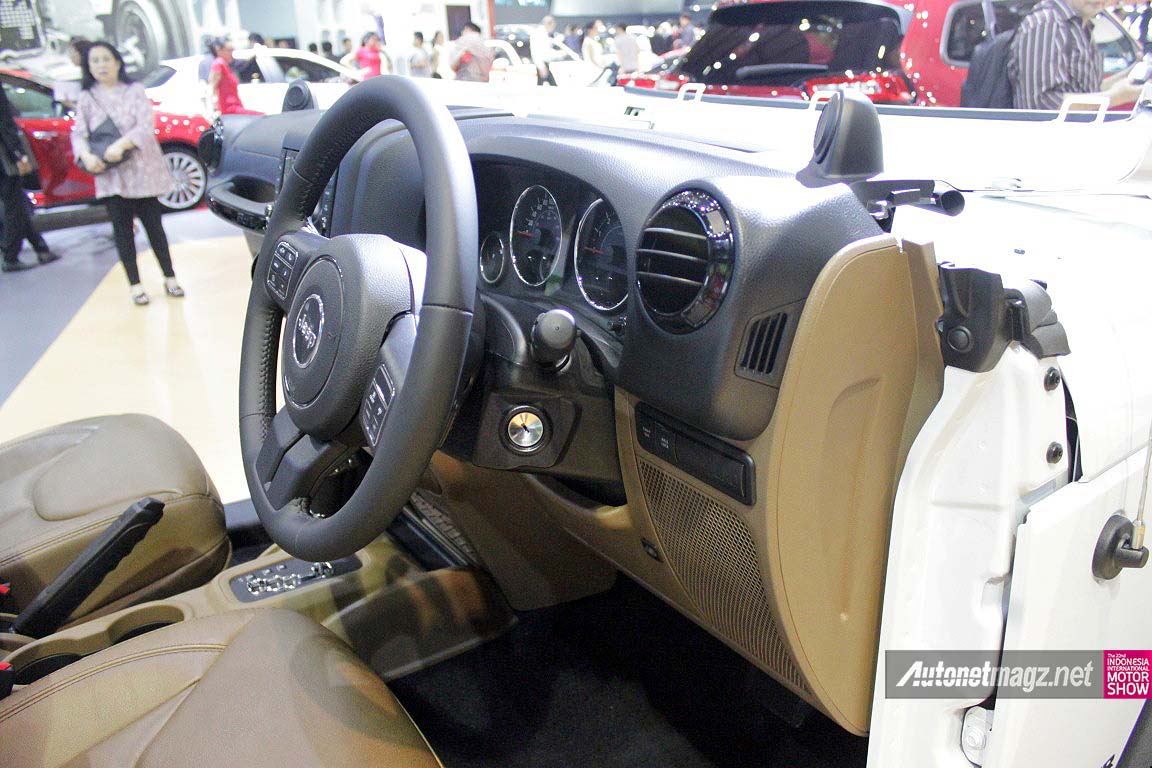 IIMS 2014, Interior dashboard Jeep Wrangler Willys 2015: Beginilah Bentuk Jeep Willys 2014