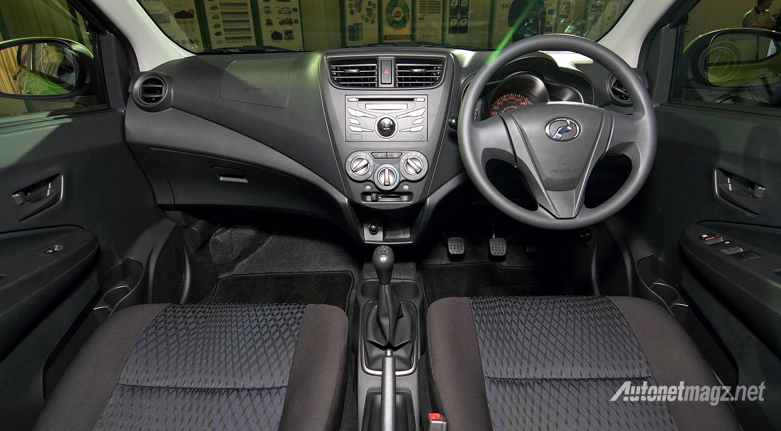 Berita, Interior dashboard Perodua Axia tipe Standard: First Impression Review Perodua Axia, Kembaran Agya-Ayla di Malaysia