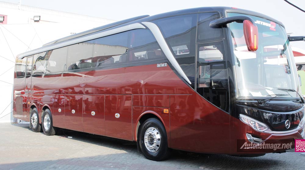 Berita, Kelebihan-Bus-Mercedes: Mercedes-Benz Hadirkan Sasis Bus Terpanjang di IIMS 2014