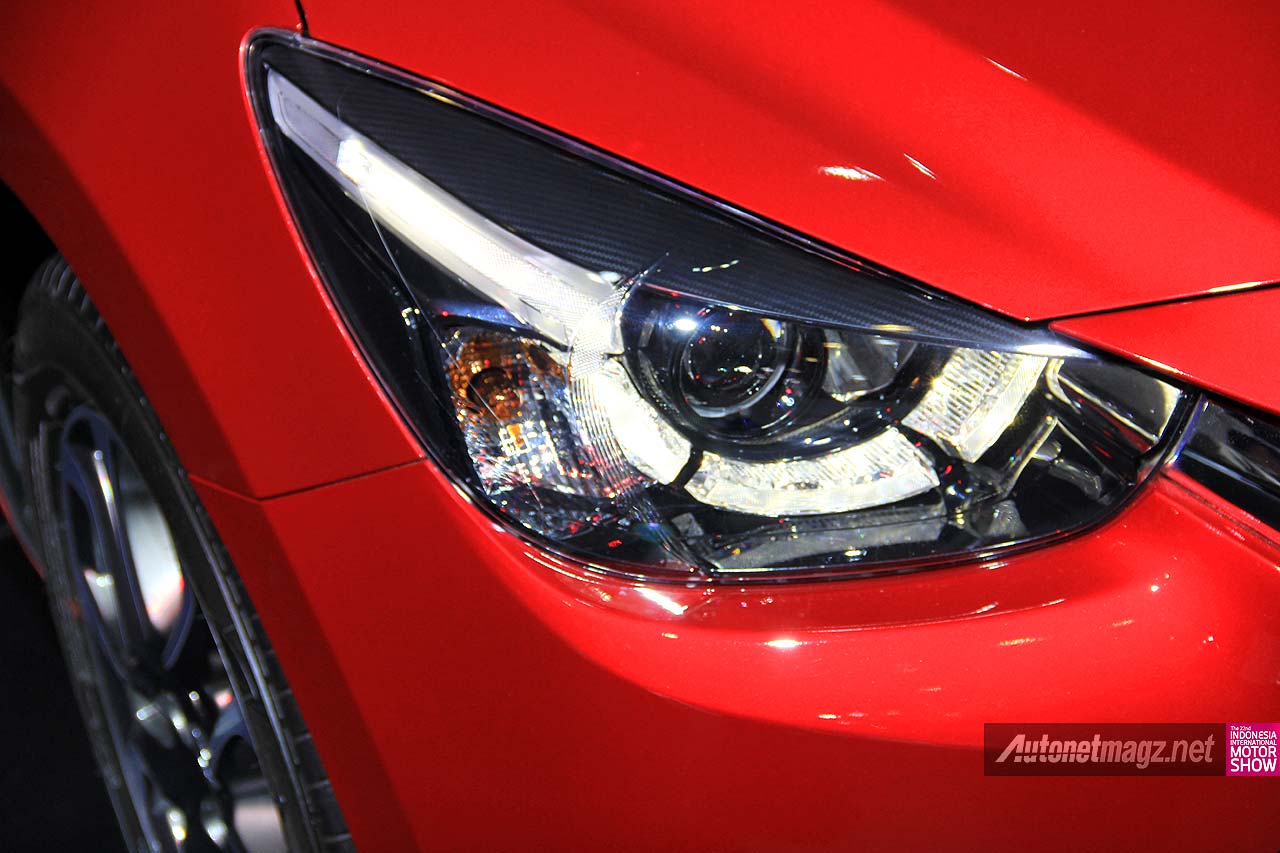 IIMS 2014, Lampu depan projector headlight Mazda 2 baru 2014 SkyActiv: [Exclusive] First Impression Review Mazda 2 SkyActiv 2015 Indonesia [with Video]