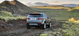 Land Rover Discovery Sport Photos