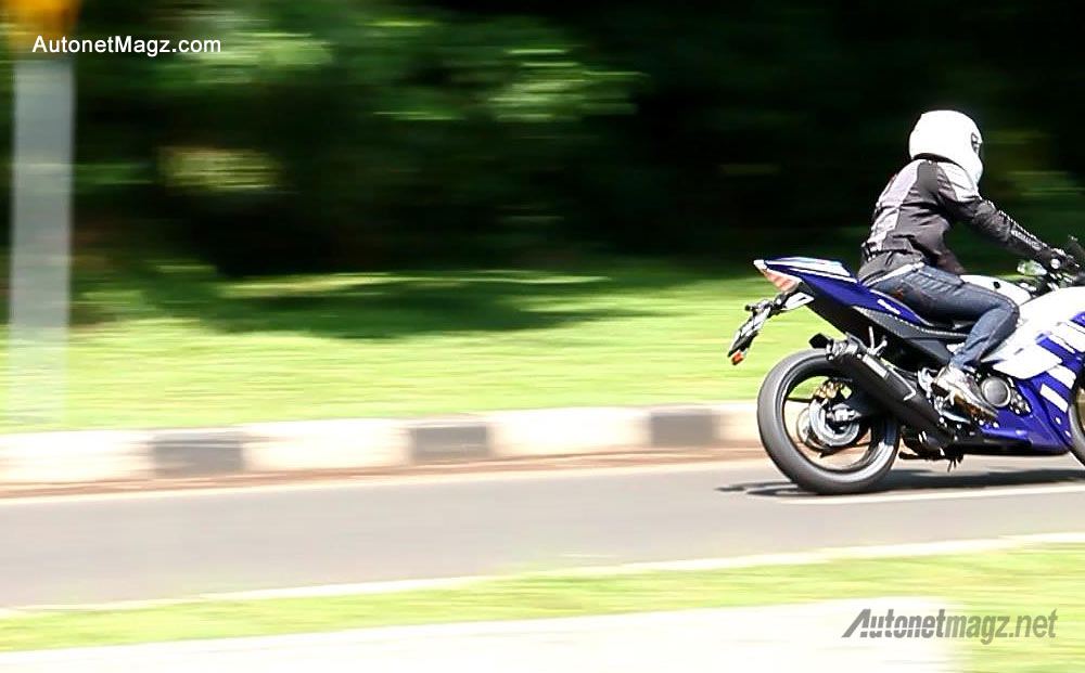 Review, Ngebut naik motor sport Yamaha YZF-R15: Test Ride Yamaha R15 Indonesia by AutonetMagz [with Video]