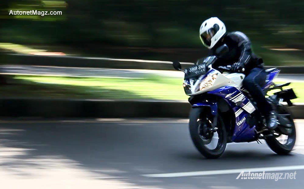 Review, Top speed Yamaha YZF R15 in redline: Test Ride Yamaha R15 Indonesia by AutonetMagz [with Video]