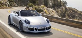 2015-Porsche-911-GTS-Interior