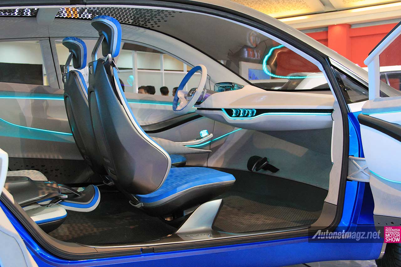 Interior Mobil Futuristis Tata Nexon Di IIMS 2014