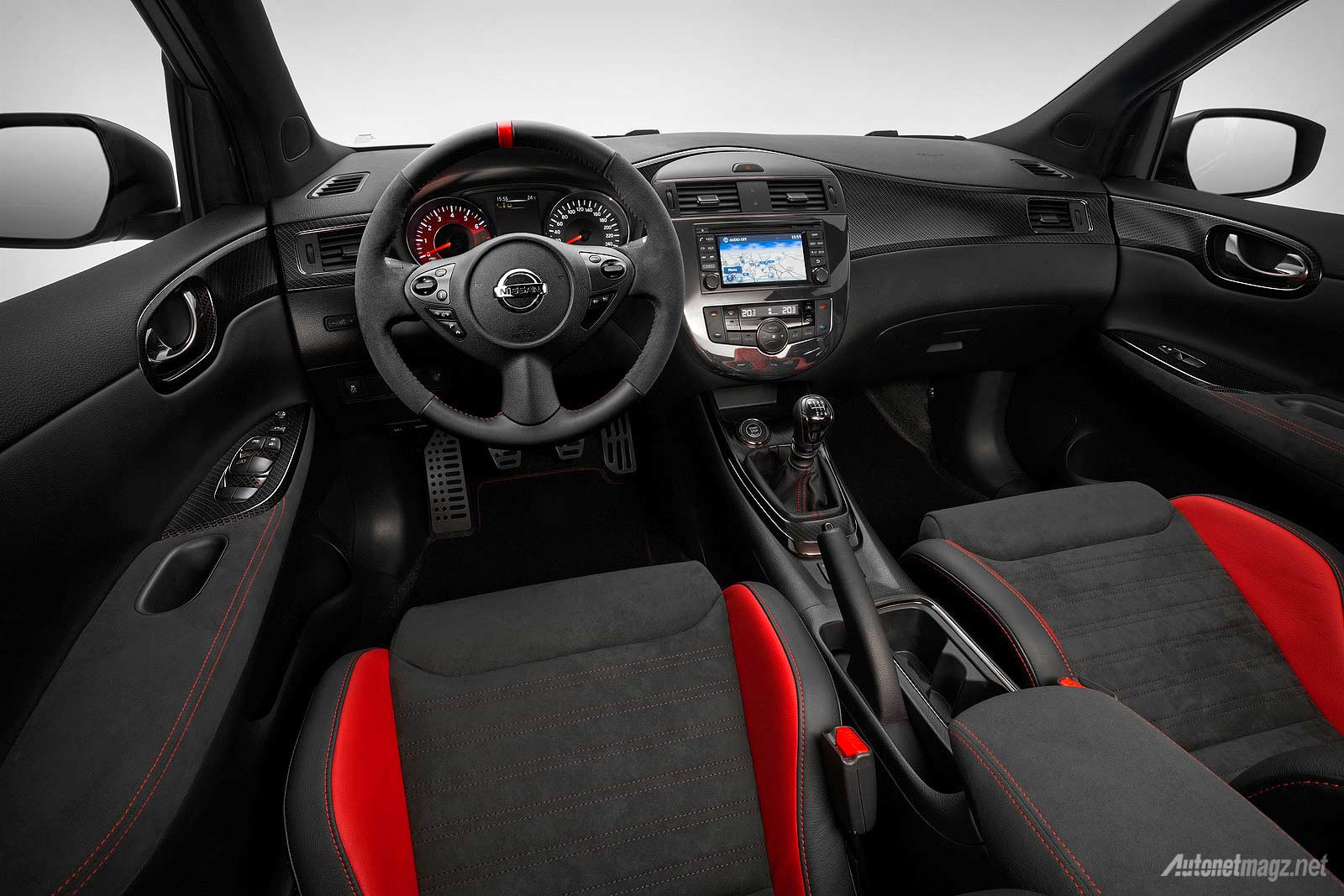 Mobil Konsep, Interior mobil konsep Nissan Pulsar Nismo 2015: Nissan Pulsar Nismo Konsep Hadir di Paris Motor Show 2014