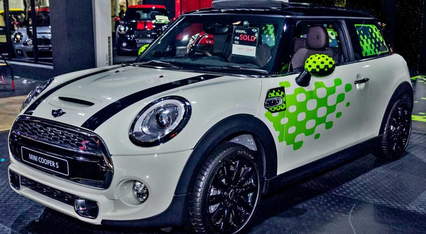 Penjualan MINI Laris, Booth MINI Jadi Favorit Pengunjung IIMS Penjualan MINI Laris, Booth MINI Jadi Favorit Pengunjung IIMS