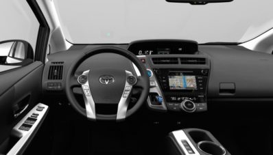 Toyota Prius V Facelift 2015 Kini Memiliki Desain Keen Look!