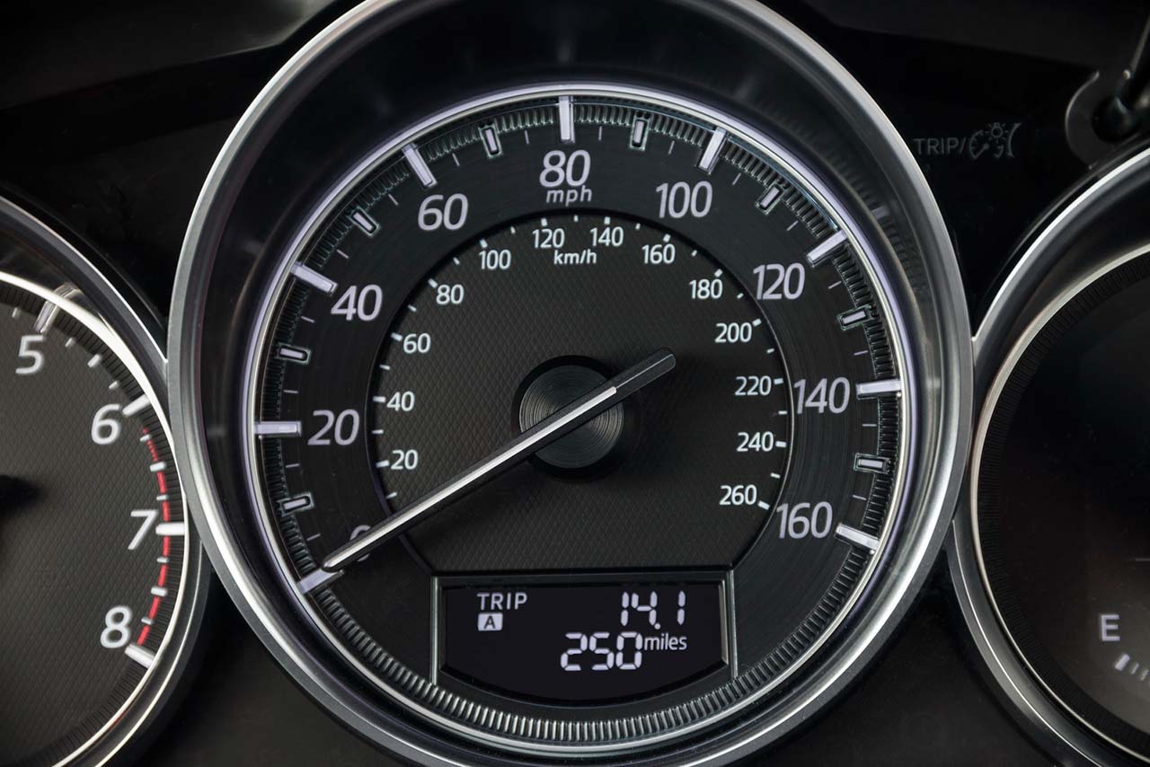 International, 2015-Mazda-CX-5-Facelift-Speedometer: Akhirnya New Mazda CX-5 Facelift 2016 Diluncurkan
