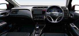 Honda Grace Hybrid tampak belakang