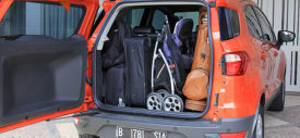 Split seat and rear tray luggage Ford EcoSport
