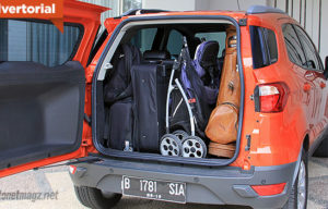 Menguji Kepraktisan Kabin Urban SUV All-New Ford EcoSport with Video Menguji Kepraktisan Kabin Urban SUV All-New Ford EcoSport with Video