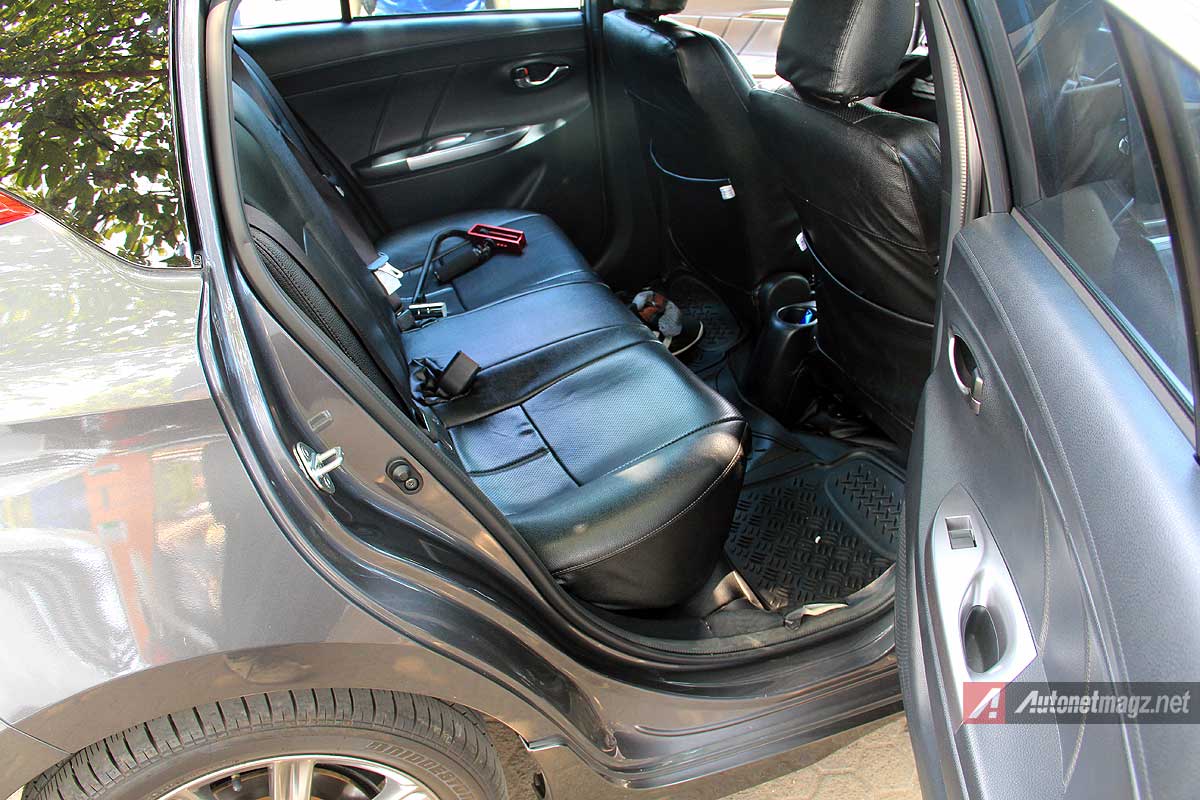 Review, Ruang kabin jok belakang Toyota Yaris hatchback: Review dan Test Drive Toyota Yaris S TRD Sportivo 2014 oleh AutonetMagz with Video
