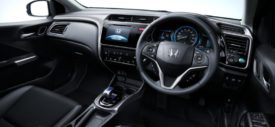 Honda Grace Hybrid Hitam