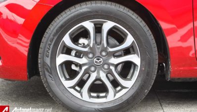 Test Drive Mazda2 SkyActiv Transmisi Manual di Sirkuit Sentul Test Drive Mazda2 SkyActiv Transmisi Manual di Sirkuit Sentul