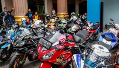 Ulang Tahun ke-2 Itasha Indonesia : Kumpulnya Komunitas Penggemar Kendaraan Bertema Anime Ulang Tahun ke-2 Itasha Indonesia : Kumpulnya Komunitas Penggemar Kendaraan Bertema Anime