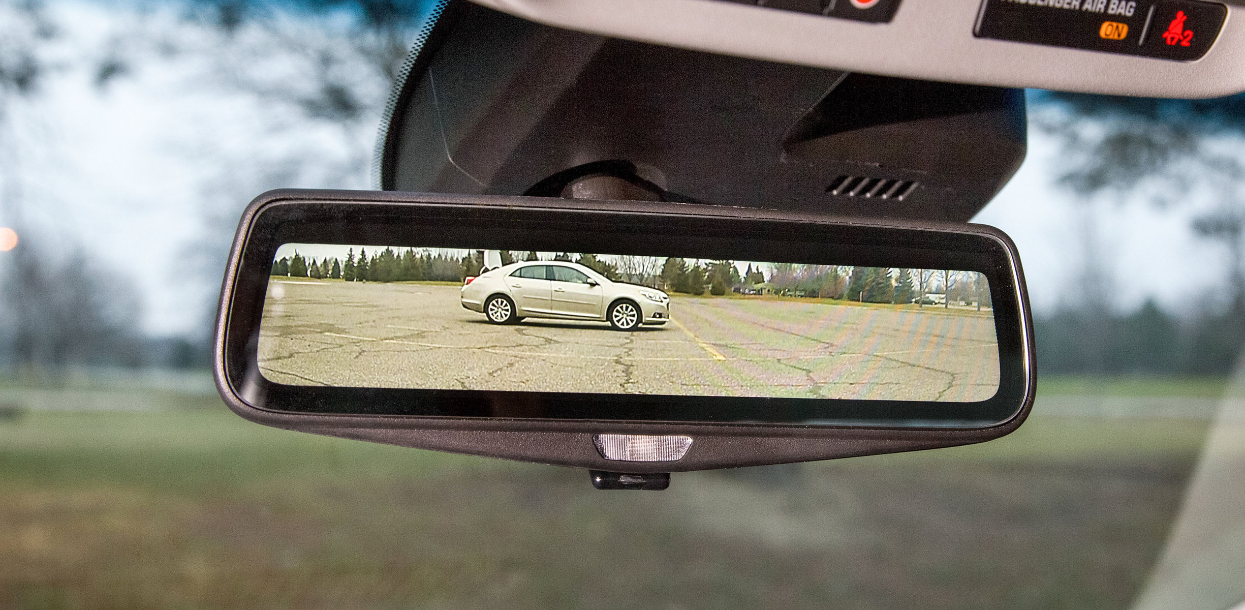 Cadillac, CadillacMirror03.jpg: Cadillac Akan Ganti Kaca Spion Mundur Dengan Kamera Live Streaming