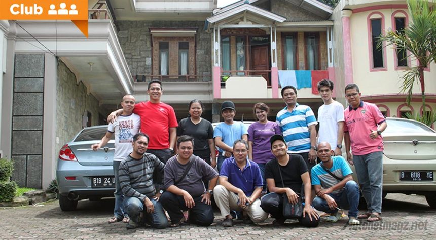 Komunitas Proton Persona Jelajahi Puncak di Tengah Kegelapan Malam Komunitas Proton Persona Jelajahi Puncak di Tengah Kegelapan Malam