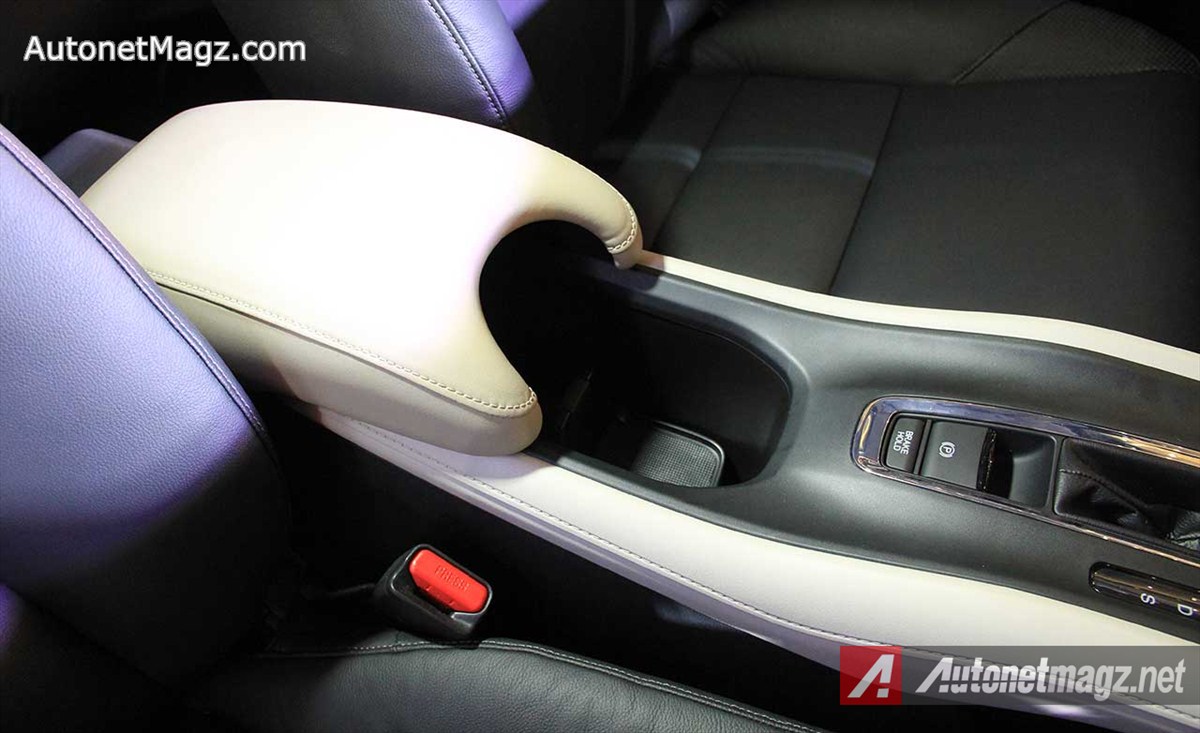Honda, Honda-HR-V-Prestige-Arm-Rest-Front: First Impression Review Honda HR-V Prestige by AutonetMagz