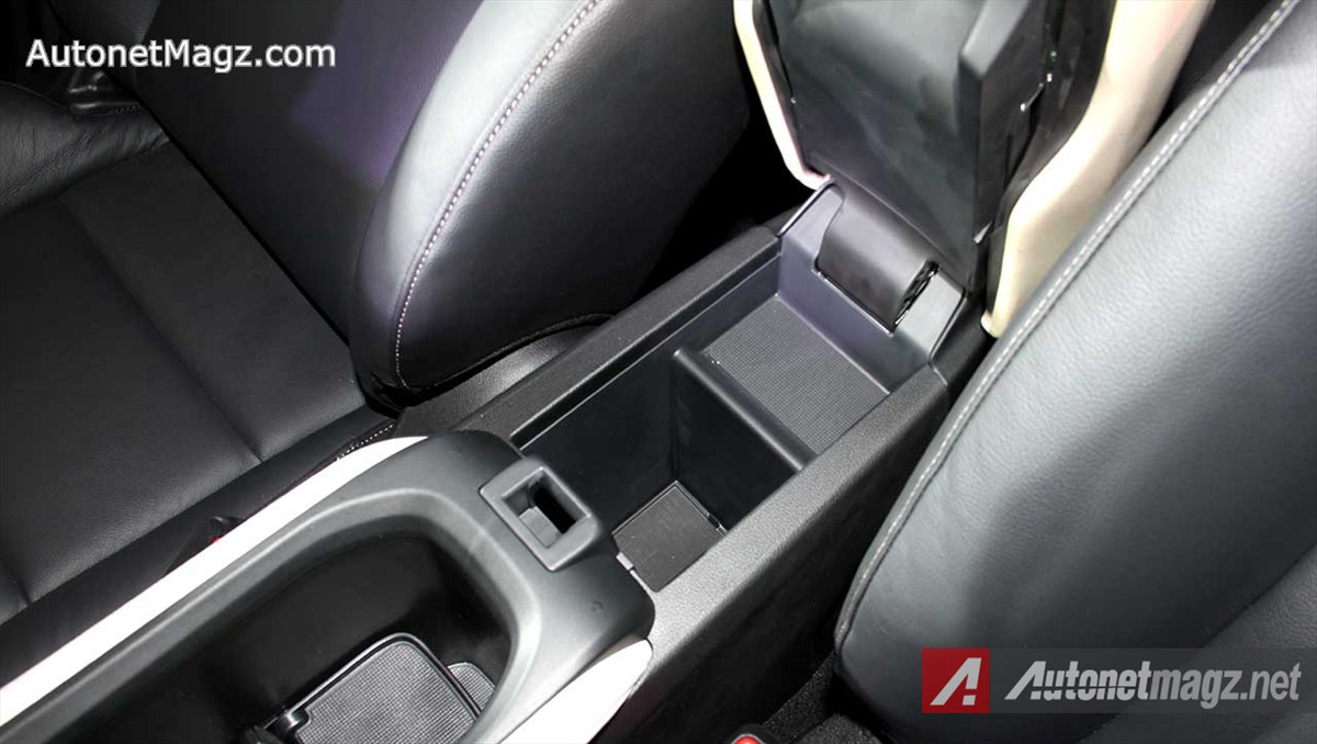 Honda, Honda-HRV-Prestige-Center-Console-Storage: First Impression Review Honda HR-V Prestige by AutonetMagz