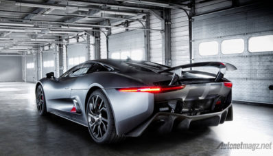 Jaguar C-X75 Akan Tampil Sebagai Penjahat di Film James Bond Terbaru Jaguar C-X75 Akan Tampil Sebagai Penjahat di Film James Bond Terbaru