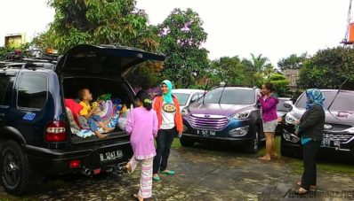 KOI Tutup Tahun 2014 dengan 2 Kegiatan Sekaligus KOI Tutup Tahun 2014 dengan 2 Kegiatan Sekaligus