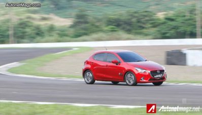 Test Drive Mazda2 SkyActiv Transmisi Manual di Sirkuit Sentul Test Drive Mazda2 SkyActiv Transmisi Manual di Sirkuit Sentul