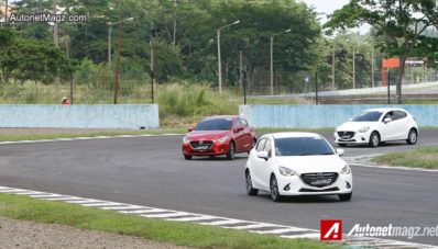 Test Drive Mazda2 SkyActiv Transmisi Manual di Sirkuit Sentul Test Drive Mazda2 SkyActiv Transmisi Manual di Sirkuit Sentul