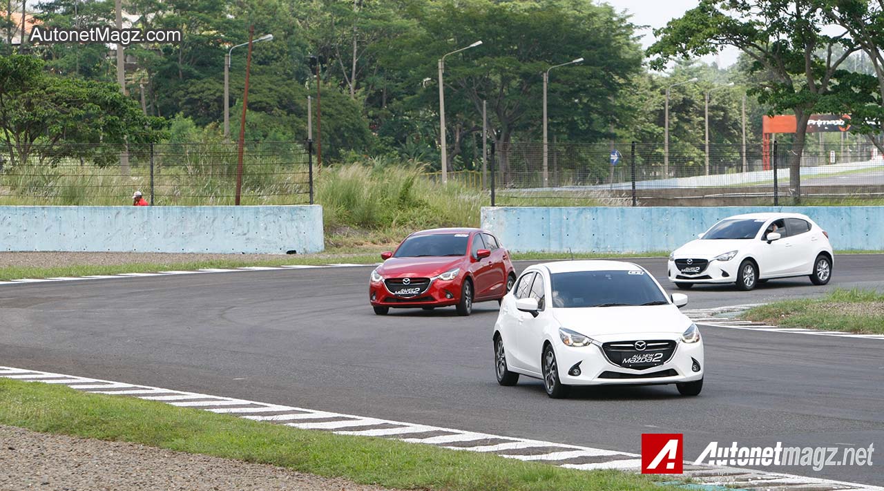 Mazda, Mazda-2-SkyActiv-On-Track: Test Drive Mazda2 SkyActiv Transmisi Manual di Sirkuit Sentul