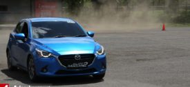 Mazda-2-SkyActiv-Drifting