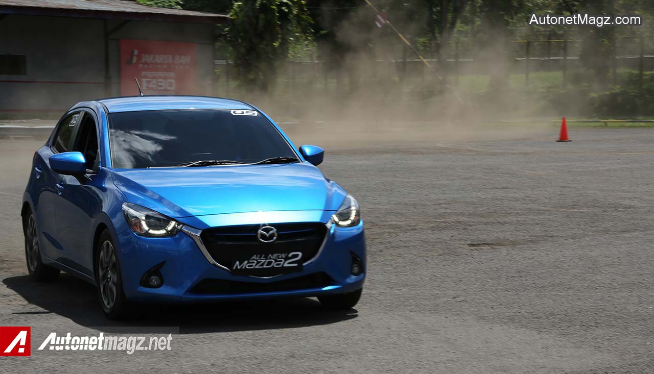 Mazda, Mazda-2-SkyActive-Biru-Terang: Test Drive Mazda2 SkyActiv Transmisi Manual di Sirkuit Sentul