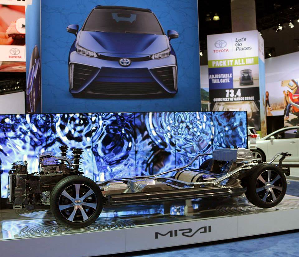 Mesin mobil listrik Toyota Mirai engine 2015