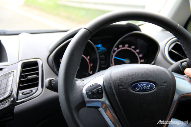 Steering switch control di setir Ford Fiesta baru