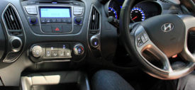 Hyundai Tucson XG tipe tertinggi audio nya sudah dilengkapi subwoofer di bagasi