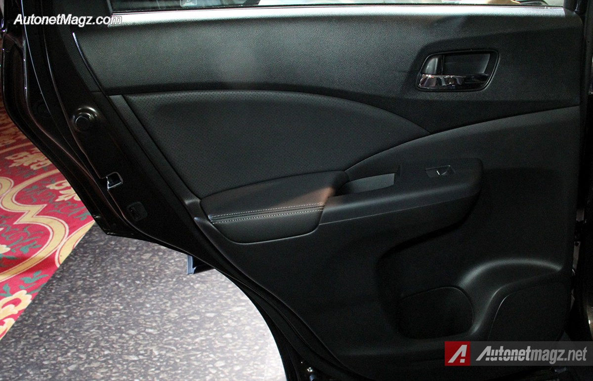 Honda, Door-Trim-Belakang-Honda-CRV: First Impression Review Honda CRV Facelift 2015 Indonesia