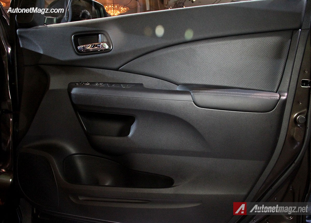 Honda, Door-Trim-Honda-CRV-Baru: First Impression Review Honda CRV Facelift 2015 Indonesia