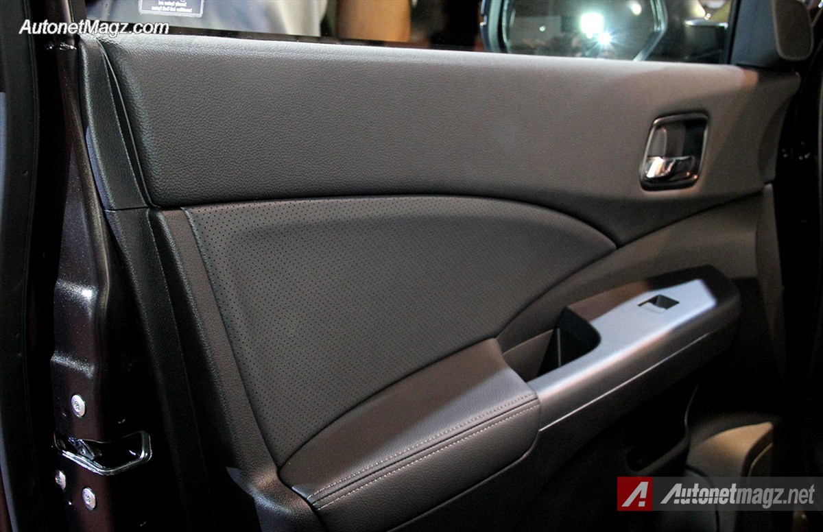 Honda, Door-Trim-Honda-CRV-PRestige-with-soft-touch: First Impression Review Honda CRV Facelift 2015 Indonesia