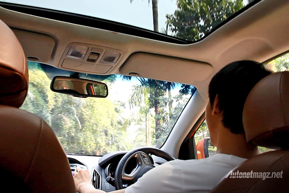 Hyundai, Hyundai Tucson panoramic sunroof: Test Drive Hyundai Tucson Facelift XG 2014 by AutonetMagz with Video
