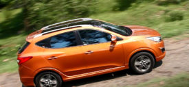 Warna interior jok orange pada Hyundai Tucson XG tipe tertinggi