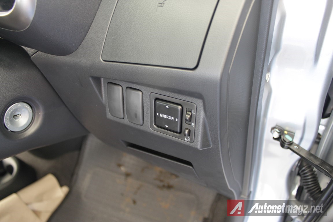 Berita, 2015-Daihatsu-Sirion-Facelift-Side-Mirror-Electric: First Impression Review Daihatsu Sirion Facelift 2015 oleh AutonetMagz