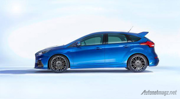 Berita, Ford-Focus-RS-Samping: Ford Focus RS Terbaru Makin Beringas dengan Tenaga 330 HP dan Penggerak AWD