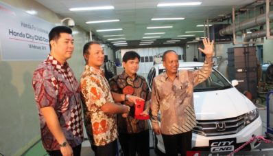 Honda Sumbangkan City CNG untuk BPPT Dalam Rangka Riset Energi Altenatif Honda Sumbangkan City CNG untuk BPPT Dalam Rangka Riset Energi Altenatif