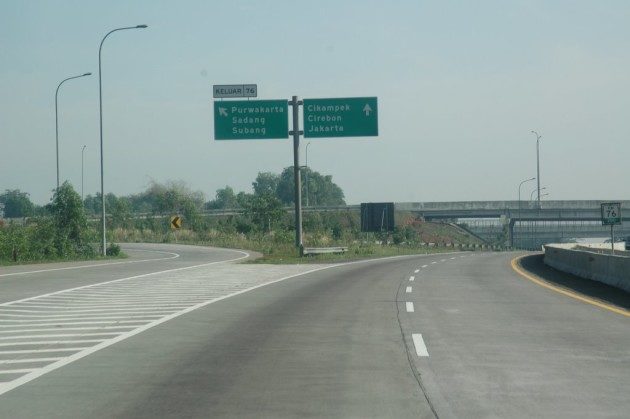 Jalan tol Cipularang Sadang